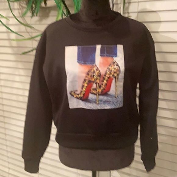 SWEATSHIRT with red‎ bottom picture size medium color black - Picture 1 of 5